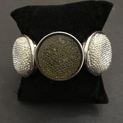 Cute stretch bracelet, silver toned