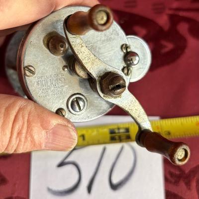 Pflueger Skilkast no. 1953 Fishing Reel