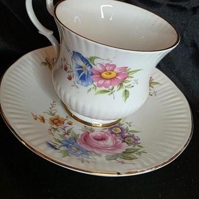 Vintage Lionheart England Fine Bone China Teacup & Saucer Set — Hand-Painted Floral Elegance with Gold Trim