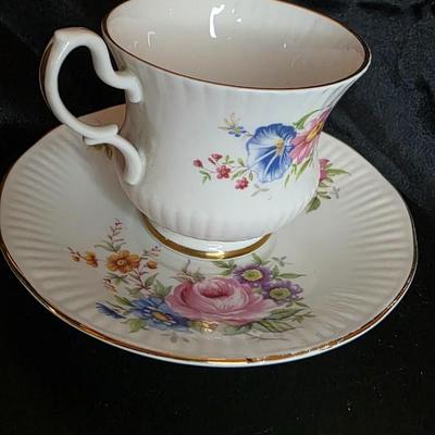 Vintage Lionheart England Fine Bone China Teacup & Saucer Set — Hand-Painted Floral Elegance with Gold Trim