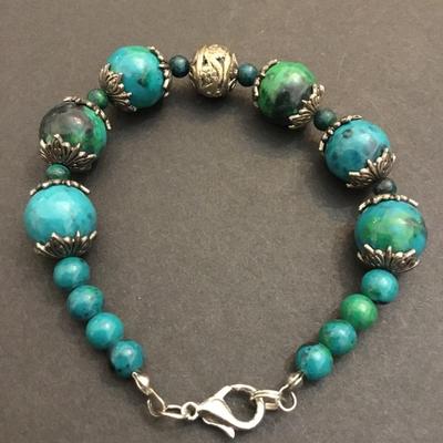 Pretty stone bead bracelet