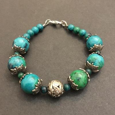 Pretty stone bead bracelet