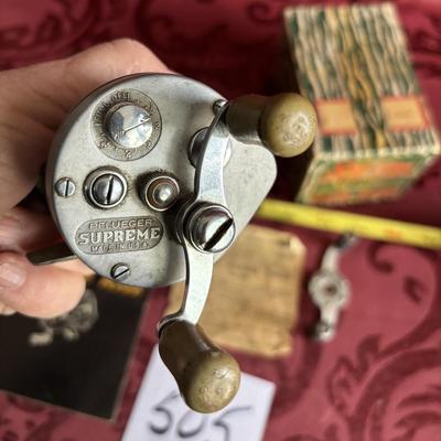 Vintage Pflueger Supreme Fishing Reel