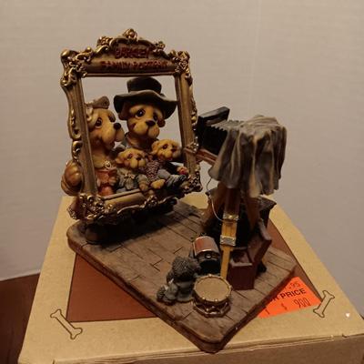 3 COLLECTIBLE FIGURES