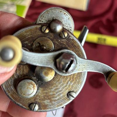 Vintage Pflueger Summit Model 1993L Reel