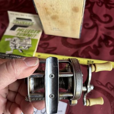Vintage Pflueger Summit Model 1993L Reel