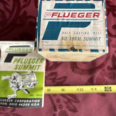 Vintage Pflueger Summit Model 1993L Reel