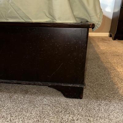 QUEEN SIZE BED FRAME WITH DRAWERS