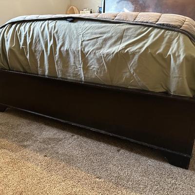 QUEEN SIZE BED FRAME WITH DRAWERS