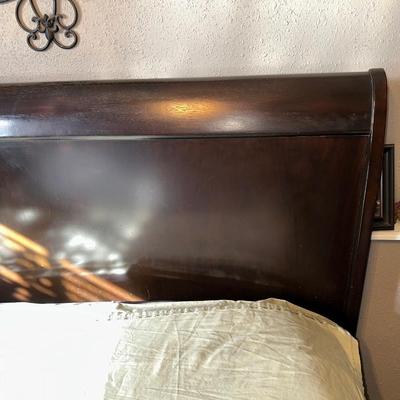 QUEEN SIZE BED FRAME WITH DRAWERS