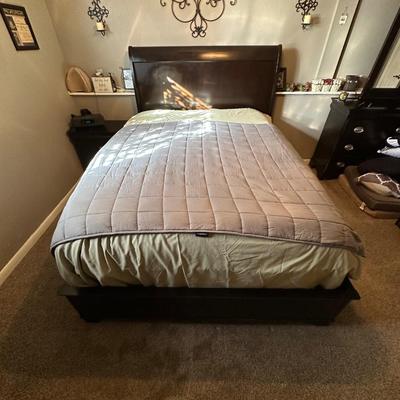 QUEEN SIZE BED FRAME WITH DRAWERS