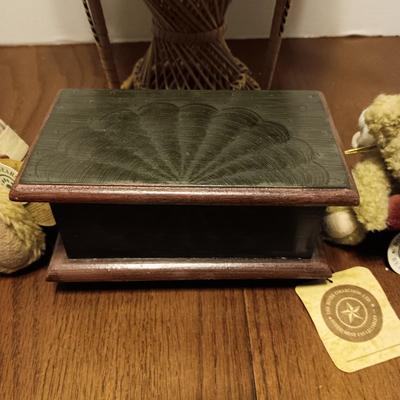 BOYDS BEARS AND MORE