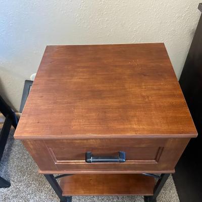 1 DRAWER NIGHTSTAND/TABLE