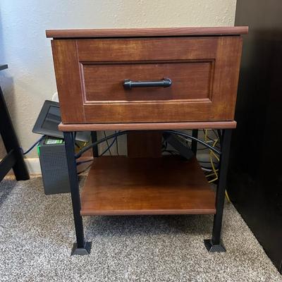 1 DRAWER NIGHTSTAND/TABLE