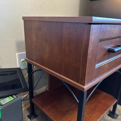 1 DRAWER NIGHTSTAND/TABLE