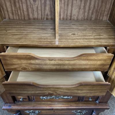 ARMOIRE WITH 4 DRAWERS AND 2 SHELVES