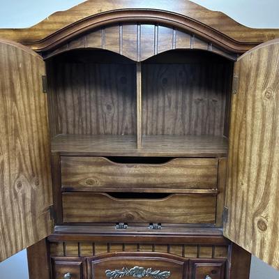 ARMOIRE WITH 4 DRAWERS AND 2 SHELVES