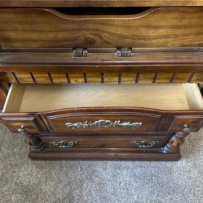 ARMOIRE WITH 4 DRAWERS AND 2 SHELVES