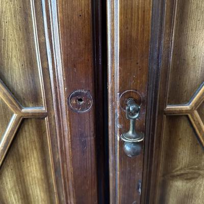 ARMOIRE WITH 4 DRAWERS AND 2 SHELVES