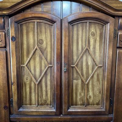 ARMOIRE WITH 4 DRAWERS AND 2 SHELVES