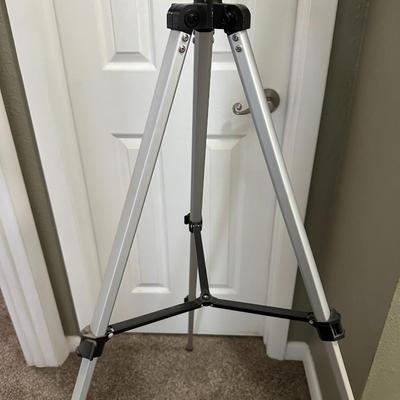 BUSHNELL 18-1561 TELESCOPE WITH TRIPOD