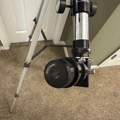 BUSHNELL 18-1561 TELESCOPE WITH TRIPOD