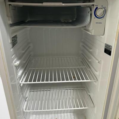 GE Compact Mini Refrigerator with Freezer Shelf
