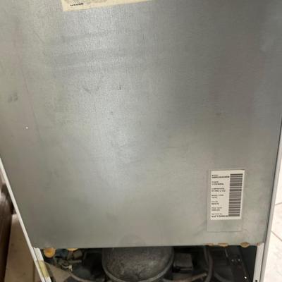 GE Compact Mini Refrigerator with Freezer Shelf