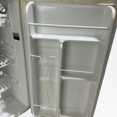 GE Compact Mini Refrigerator with Freezer Shelf