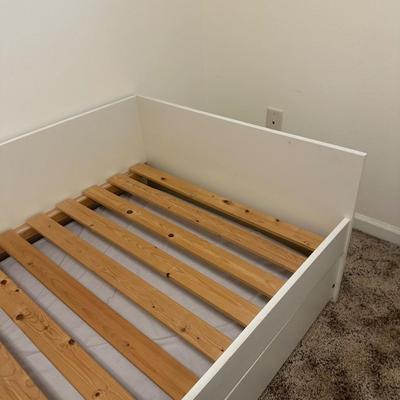 White Twin Daybed with Trundle and Matching Three-Drawer Chest