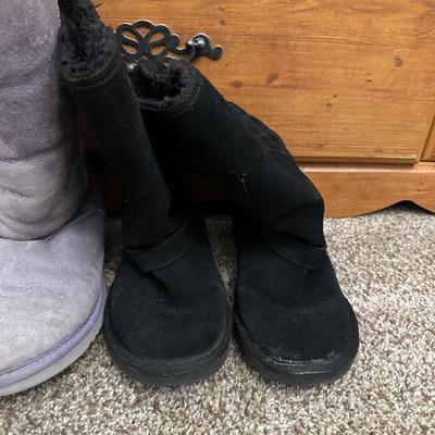 LADIES SIZE 6 BOOTS