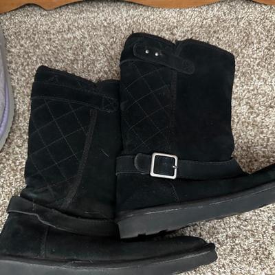 LADIES SIZE 6 BOOTS