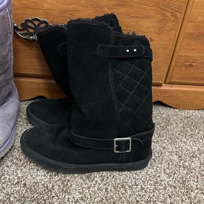 LADIES SIZE 6 BOOTS