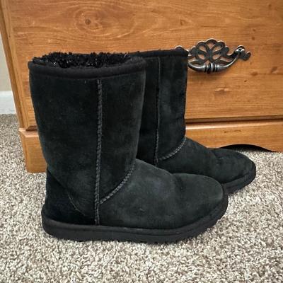 SIZE 6 LADIES BOOTS
