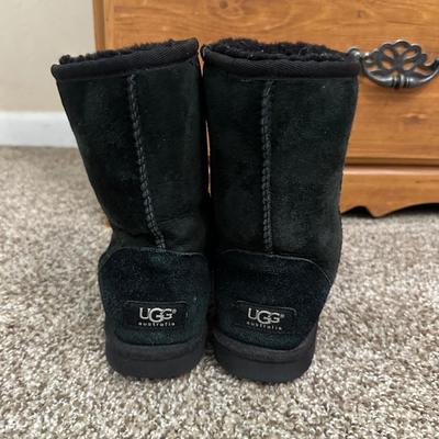 SIZE 6 LADIES BOOTS