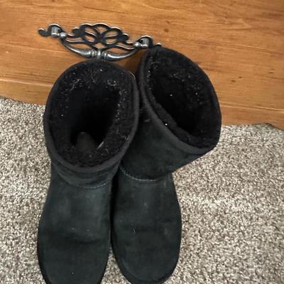 SIZE 6 LADIES BOOTS