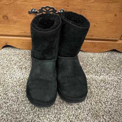 SIZE 6 LADIES BOOTS