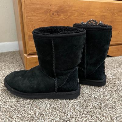 SIZE 6 LADIES BOOTS