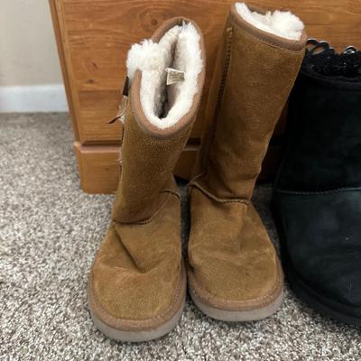 SIZE 6 LADIES BOOTS