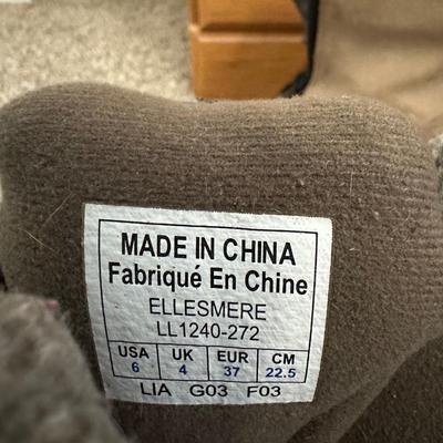 SIZE 6 SORREL BOOTS AND 8.5 KEEN SHOES