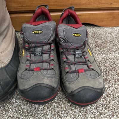 SIZE 6 SORREL BOOTS AND 8.5 KEEN SHOES