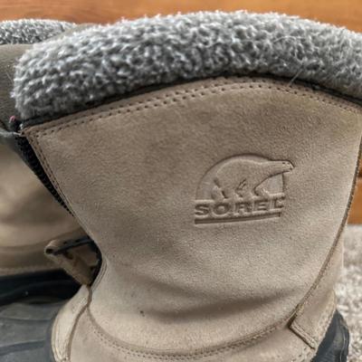 SIZE 6 SORREL BOOTS AND 8.5 KEEN SHOES