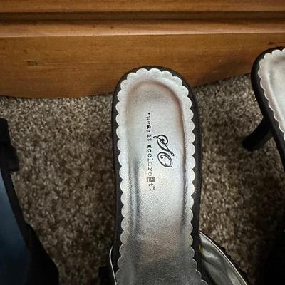 SIZE 6 LADIES HEELS