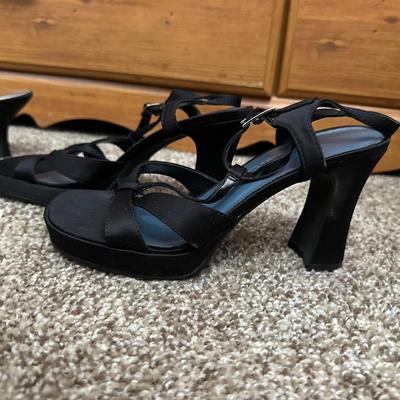 SIZE 6 LADIES HEELS