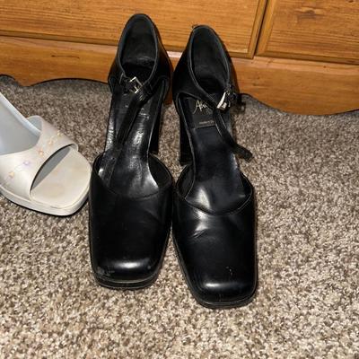 SIZE 6 HEELED BOOTS AND HEELS