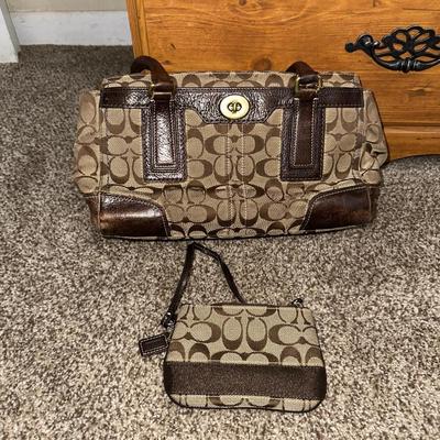 COACH HANDBAG WITH PURSE
