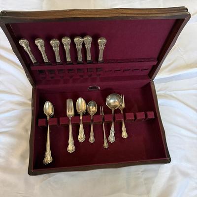 Sale Photo Thumbnail #105: 8 iced tea spoons
8 forks
5 spoons
7 knives