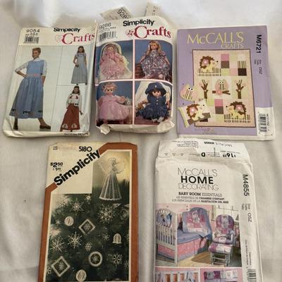 Sale Photo Thumbnail #146: Patters of dresses, crafts and dolls