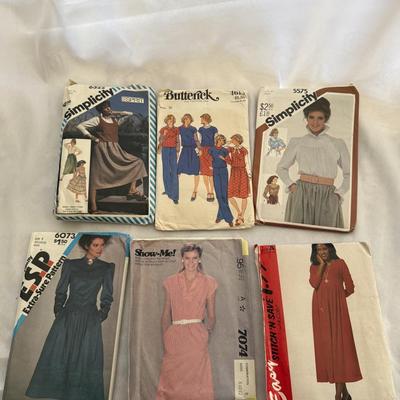 Sale Photo Thumbnail #149: Women’s clothes patterns