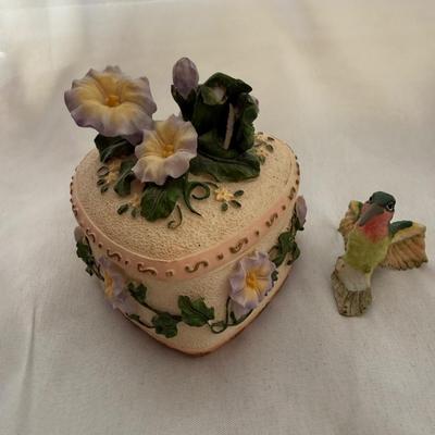 Sale Photo Thumbnail #210: Music Box with damaged hummingbird